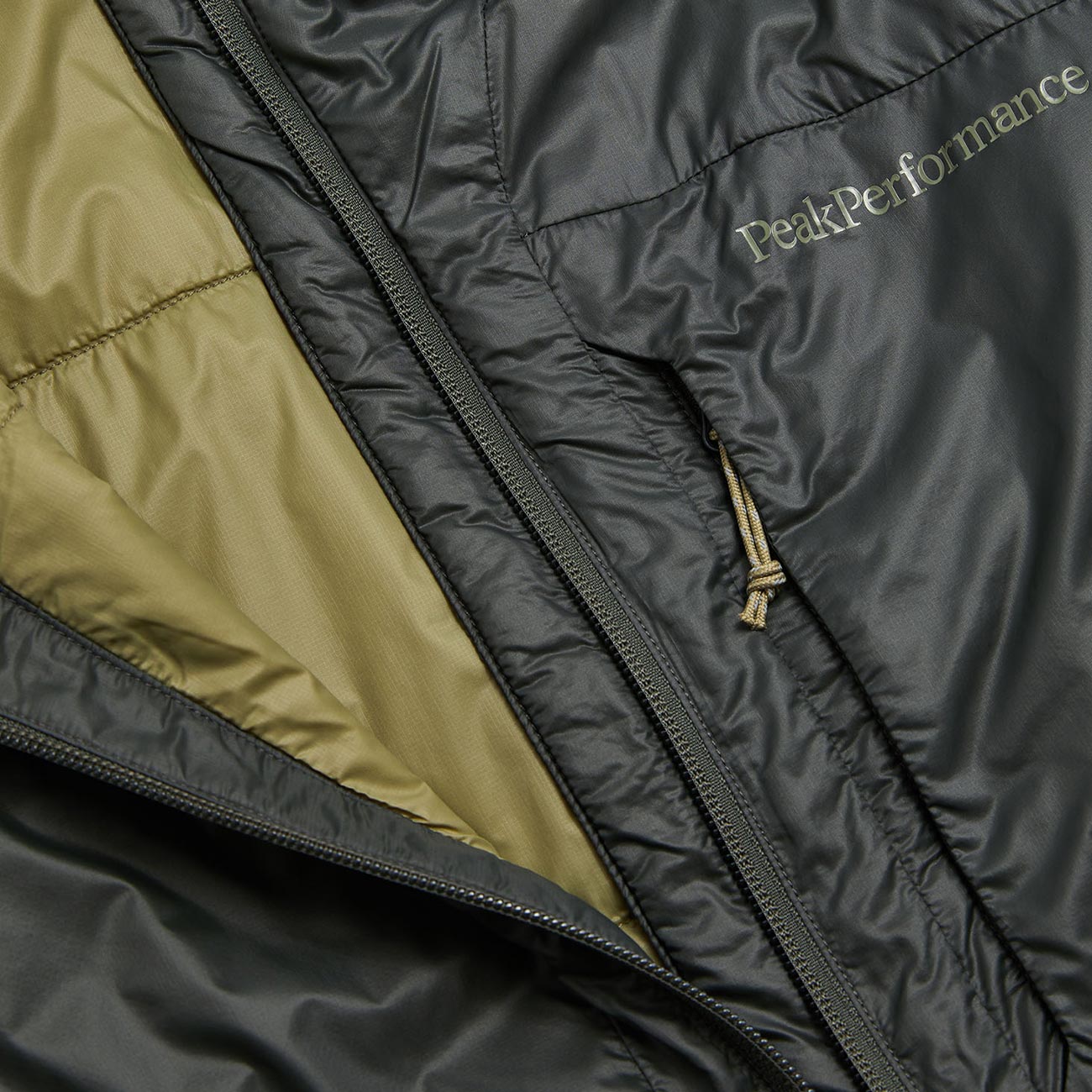 PEAK PERFORMANCE Gilet Radiance Hybrid Uomo Olive Extreme Pine Needle G79463 010 OLIVE EXTREME/PINE NEEDLE/ 