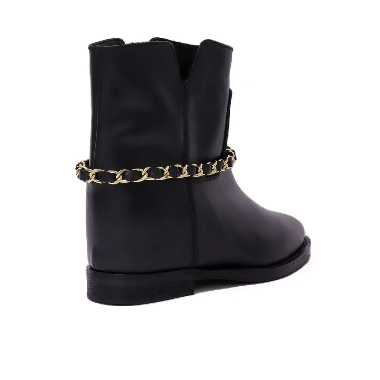 Stivaletti Bassi Con Catena Oro Donna Nero 3646/MALIBU NERO VIA ROMA 15 