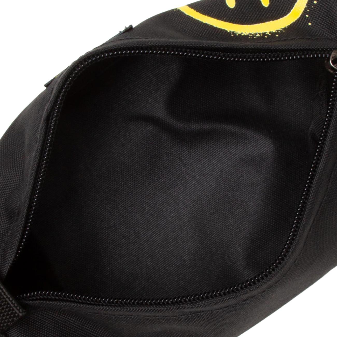 Benchmark Astuccio Unisex Smiley Graffiti Black EK372 U131 SMILEY GRAFFITI BLACK EASTPAK 