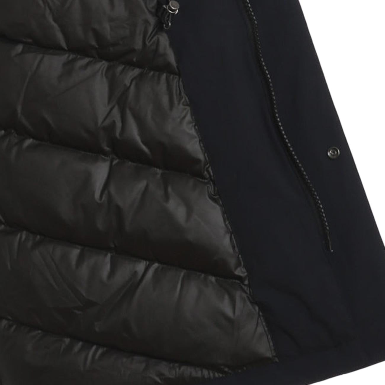 Parka In Tessuto Tecnico Stretch Con Cappuccio CFWOOU0268MRUT0 100NERO WOOLRICH 